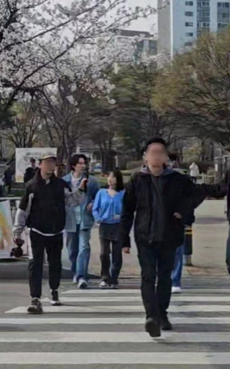 260403 틈만나면 #유연석 촬영 목격담

아까 10시쯤 운동 가면서 횡단보도에서 유재석 유연석 박보영 이광수 만났어요~ 

구리에서 신청했나봐요~ 나중에 본방 찾아봐야겠어요.

naver.me/5qLtwjWt
