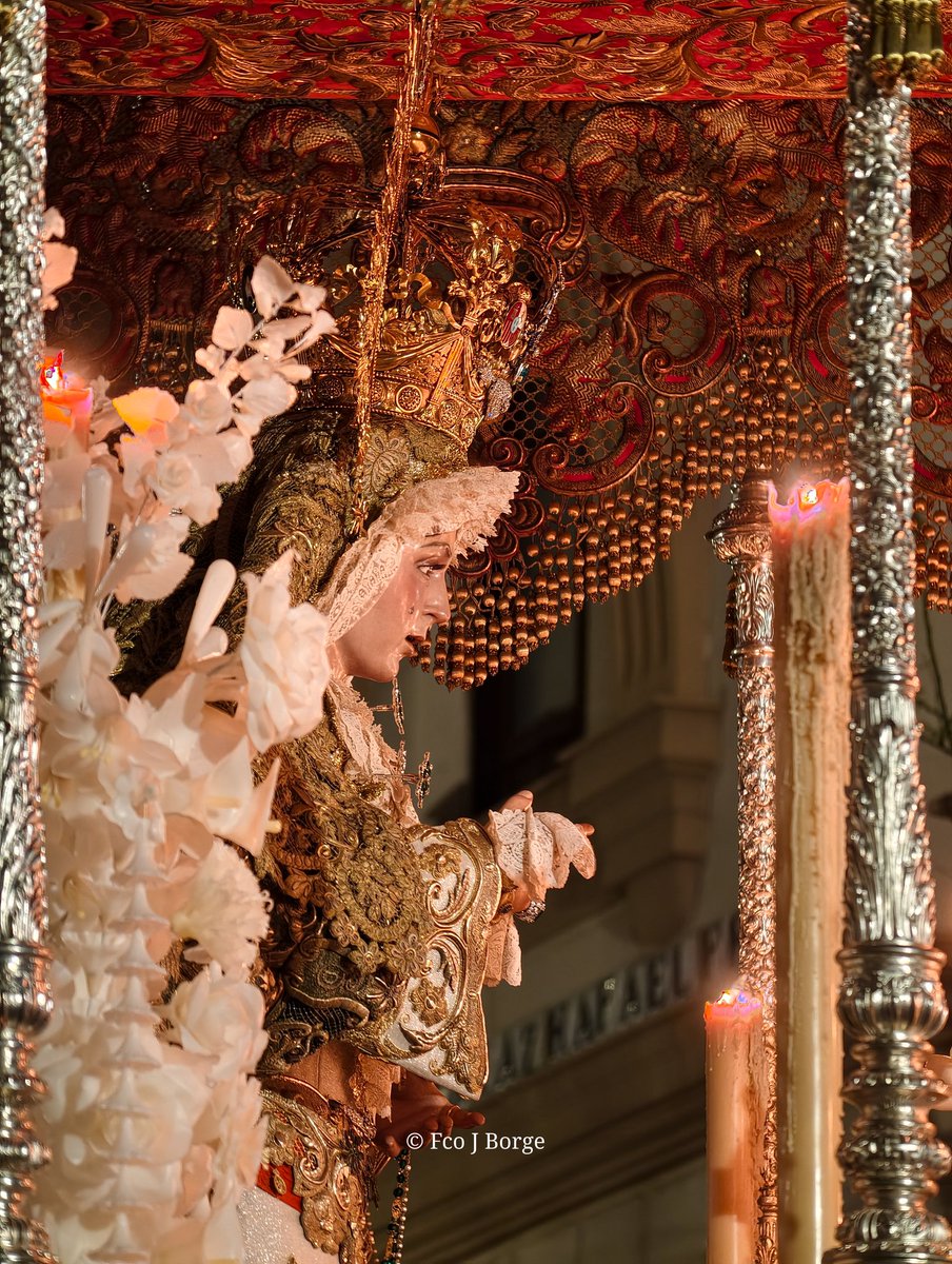 CinguloyEsparto's tweet photo. Pasa la Esperanza por la Campana
 
📷@fcojborge

#SSantaSevilla26 
#Triana #Madruga #Madrugada https://t.co/93FaZuW512