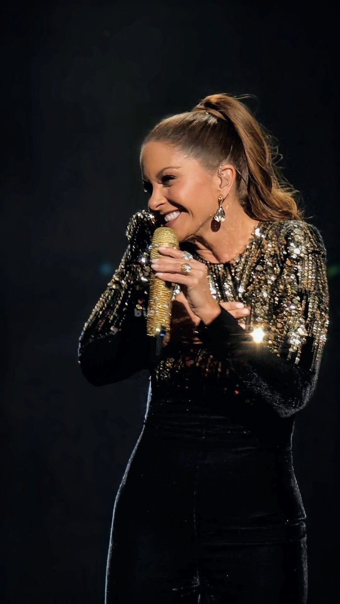 Misley_ZB's tweet photo. Bendita Doña Lucero que te hizo caso y te llevó a la tele @LuceroMexico 🙌
No te alcanzas a imaginar lo felíz que nos logras hacer tan solo con tu linda existencia 🥺❤️
Psdt: el sábado cumplo 27 👉 👈 https://t.co/Tr0FNXlSOC