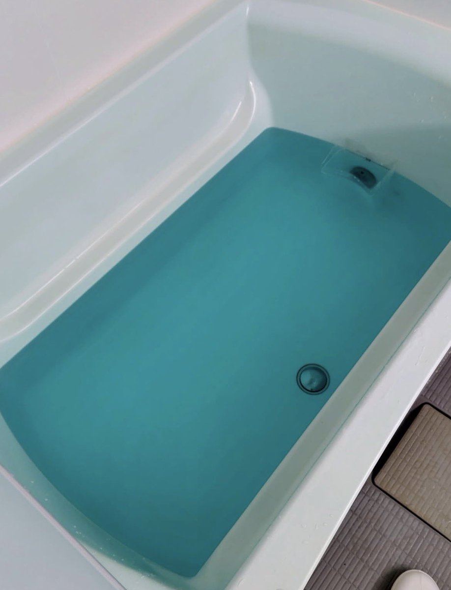 tornade_labo's tweet photo. お風呂の裏掃除、できてますか？😱🛁

普段見えないお風呂の裏側、追い焚き配管の中は見えない汚れが溜まりやすい場所なんです！

新生活で引っ越してきたばかりの方は
前に住んでいた人の汚れが残っている・・・なんて可能性も。

プロ監修※の「#ヘ��ロトルネード」なら、
追い焚き配管の見えない汚れをしっかり洗浄。
※一般社団法人抗菌防カビ清掃技術研究所

普段見えないお風呂の裏掃除にぜひお役立てください✨

ーーーーーーーーーーーーー
ヘドロトルネード　風呂釜洗浄
https://t.co/L18BEKn83Y
ーーーーーーーーーーーーー

※環境によって効果は異なります。すべての菌や汚れに効果があるわけではありません

#風呂釜掃除 #お風呂掃除 #裏掃除 #トルネードLABO