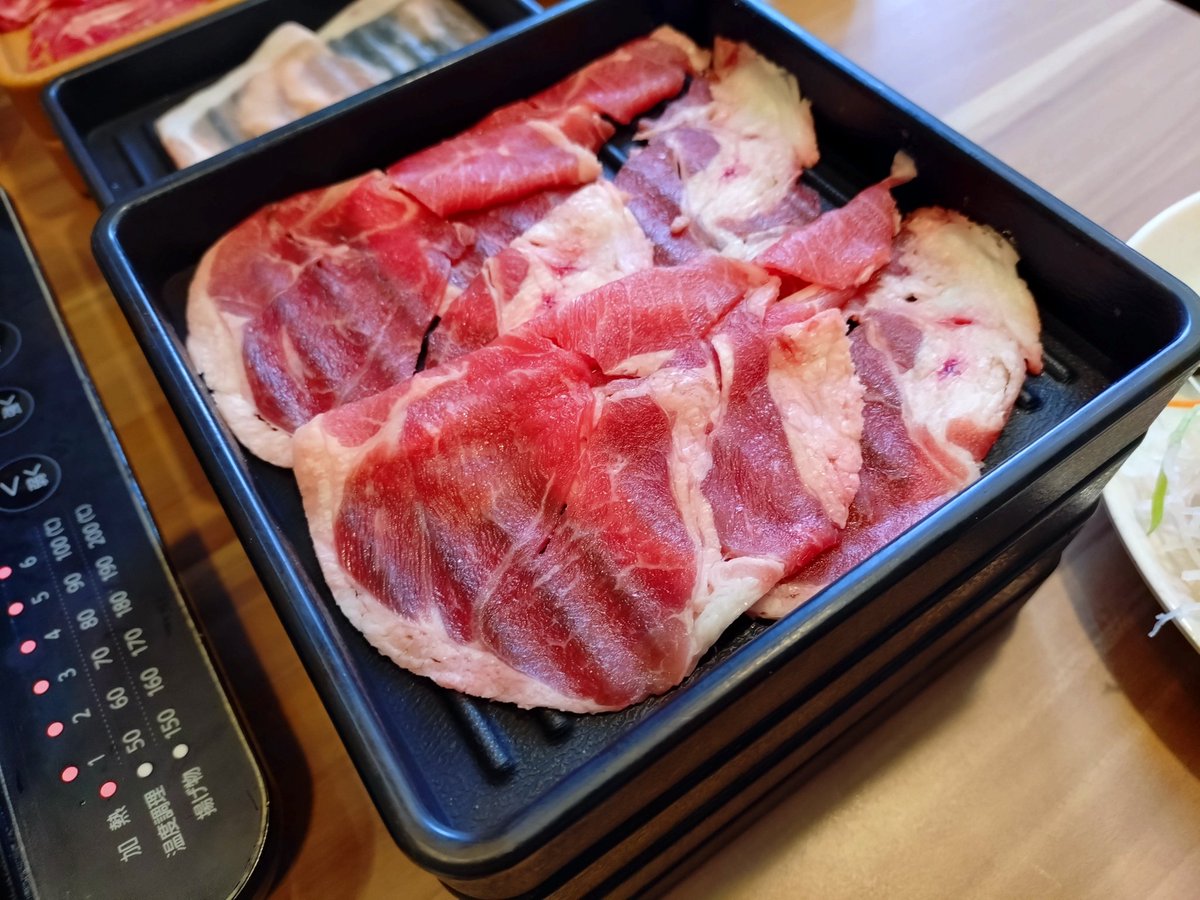 今日は朝活を頑張ったのでしゃぶしゃぶを食べに来たよーd(≧▽≦*)
やっぱラムは美味しいや(*´﹃｀*)