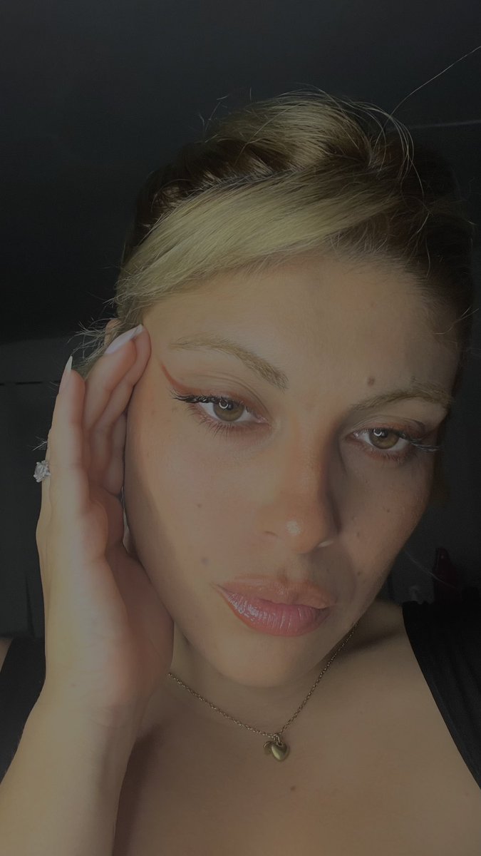 DiosaAngel666k's tweet photo. Voy de fiesta 👸🏼✨🫧 y te quiero pagando todos mis gastos !!! YA 🧟💵🧎🏻‍➡️

#AMisPies #Devoción #Control #Dueña #Fetiche #Sumisión
#Findom #Ama #FindomEs #humillación #calcetines #lamepies #pies https://t.co/Oj5Y4wVZJX