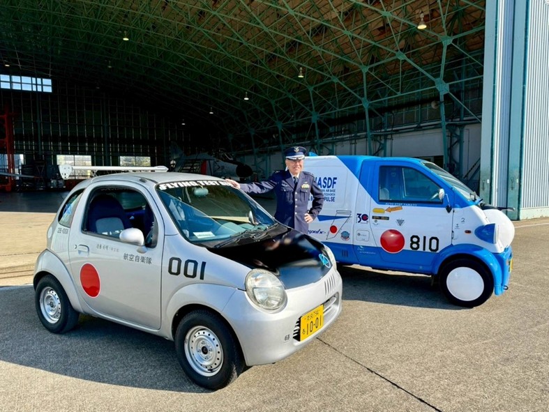 奈良地本のＣ－１、ブルーインパルスのラッピングカーが、飛行開発実験団前総務部長（元Ｃ－１パイロット）の定年退官行事に駆け付けました！

#飛行開発実験団
#Ｃー１
#ブルーインパルス
#ラッピングカー