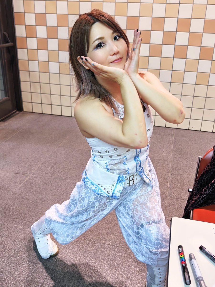 yMV60ESF89bbVxk's tweet image. ユカッチ〜💚🐔💛
久々に体調万全でユカッチの試合迎えられたので紙テも巻けたし叫べたしで良かった

久々に試合して「やっと呼吸できた」ってぐらいプロレスって彼女に必要な生命活動なんですよ！
もっと見たい！！
もっと飛べる！！

Hey Tony!　We want Yuka!!

#坂崎ユカ
#YukaSakazaki
#AEW
#tjpw