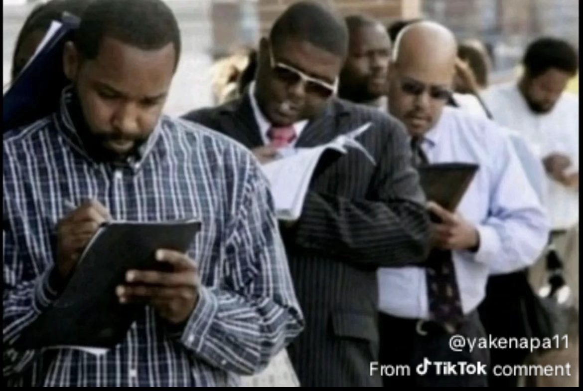 𝐄𝐉 tweet media