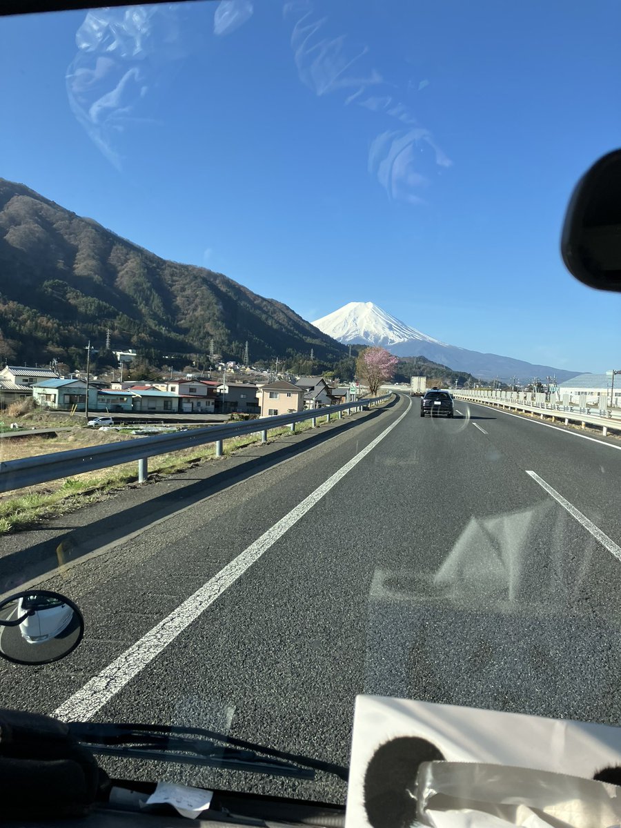 rika_yuu81119's tweet photo. 仕事で山梨へヾ(๑⃙⃘´ꇴ｀๑⃙⃘)ﾉ https://t.co/otOShFMkHU