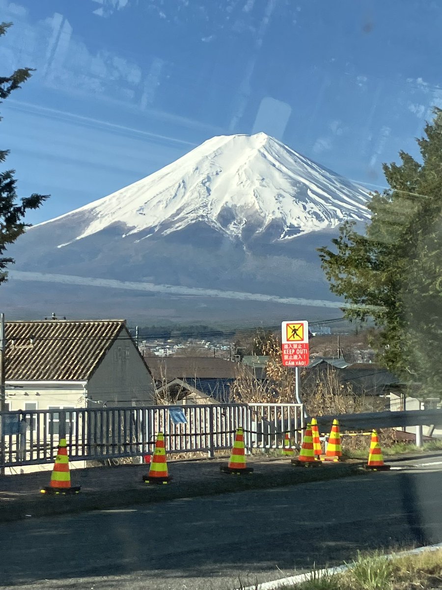 rika_yuu81119's tweet photo. 仕事で山梨へヾ(๑⃙⃘´ꇴ｀๑⃙⃘)ﾉ https://t.co/otOShFMkHU