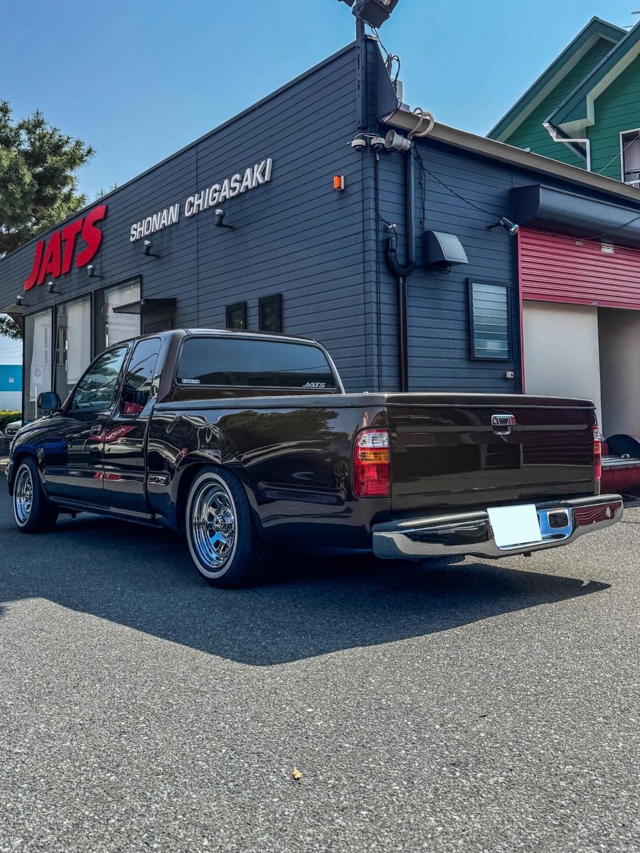 JATS_custom's tweet photo. ㊗️納車㊗️
#ハイラックス #ハイラックススポーツピックアップ #rzn152 #152ハイラックス 
Cノッチ加工&amp;エアサスで限界までローダウン化を実現した1台。
中古車との出会いはタイミングです。
気になる車両がありましたらお気軽にご連絡下さい。
全国どこでもお届けします！ https://t.co/J0nSViy6Uc