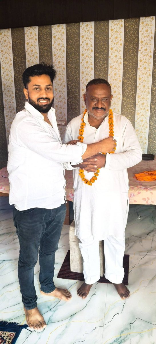 BJYMsahilBUI's tweet photo. पूर्व मंडल अध्यक्ष भाजपा मनियर वर्तमान प्रधान गौरीशाहपुर आदरणीय Rajesh Singh जी को जिला मंत्री भाजपा बलिया बनाए जाने पर बहुत बहुत बधाई एवं शुभकामनाएं 💐💐 @ashvaniofficial @myogiadityanath https://t.co/hAmGqRTMfd