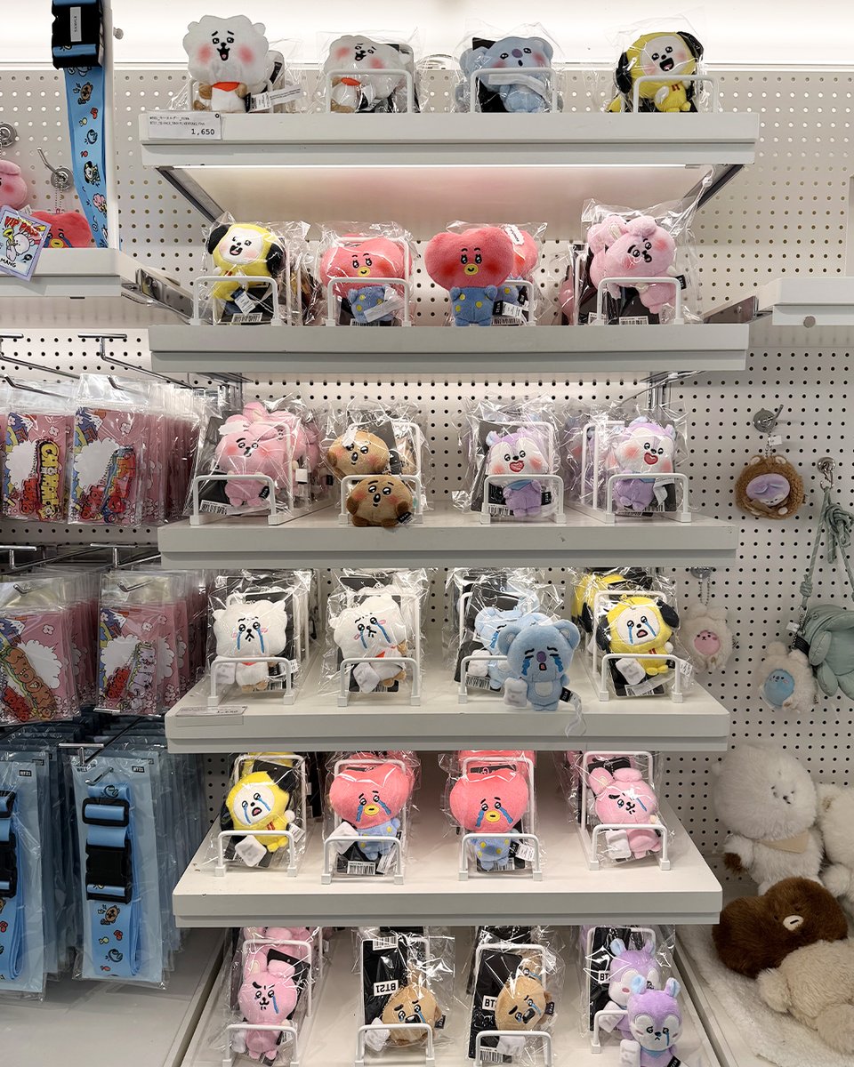 BT21_Japan's tweet image. 渋谷ストアでも本日より再入荷！✨ 

📍LINE FRIENDS SQUARE SHIBUYA linefriends.co.jp/store 

#BT21 #LINEFRIENDSSQUARE 
#SHIBUYA #渋谷