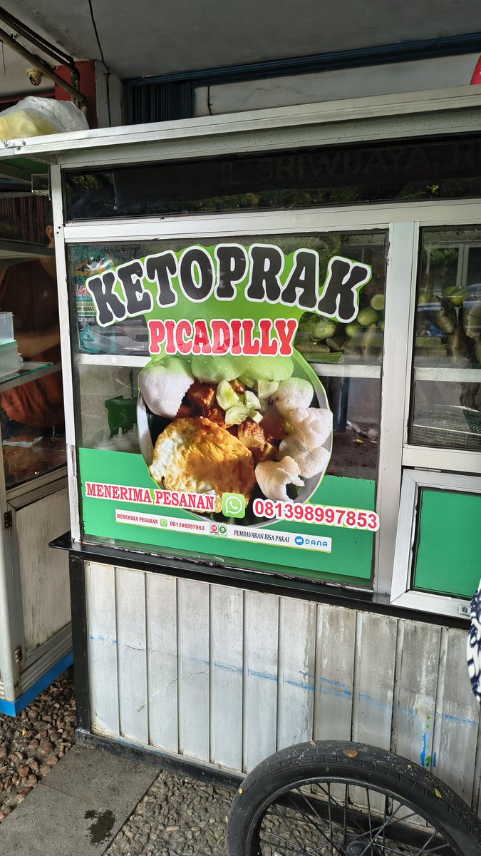 estu_arini's tweet photo. Salah satu spot sarapan enak di daerah Cikarang.
✅ Ketoprak Picadilly 
📍Ruko picadilly (samping Indomaret)
💰 15.000 (biasa tanpa telor)

#KulinerCikarang #SarapanCikarang https://t.co/yWFZbGys7f