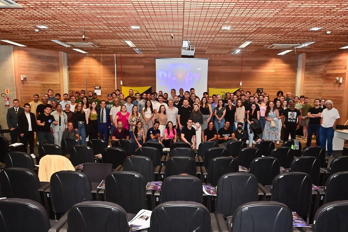 Júlia Zanatta tweet media