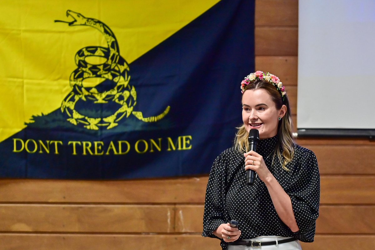 Júlia Zanatta tweet media