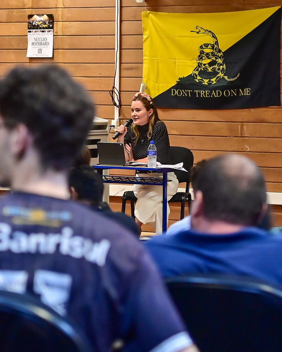 Júlia Zanatta tweet media