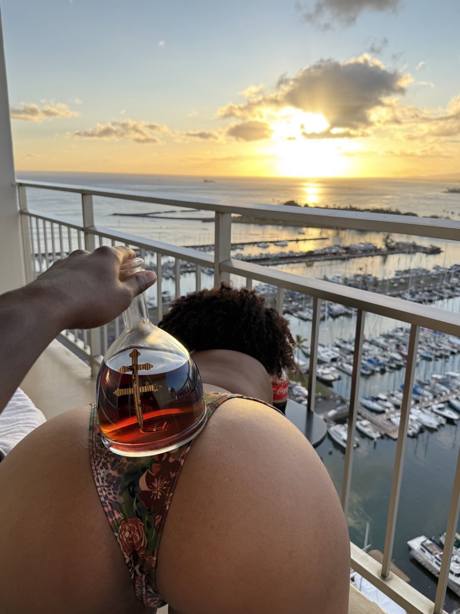 FLUGAYZI's tweet photo. 🥂 https://t.co/Pk0OknmYDK