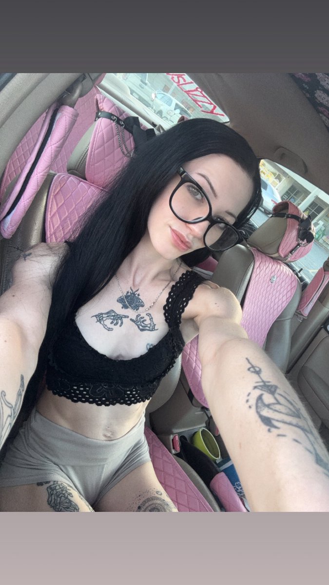 Lizzy Jones tweet media