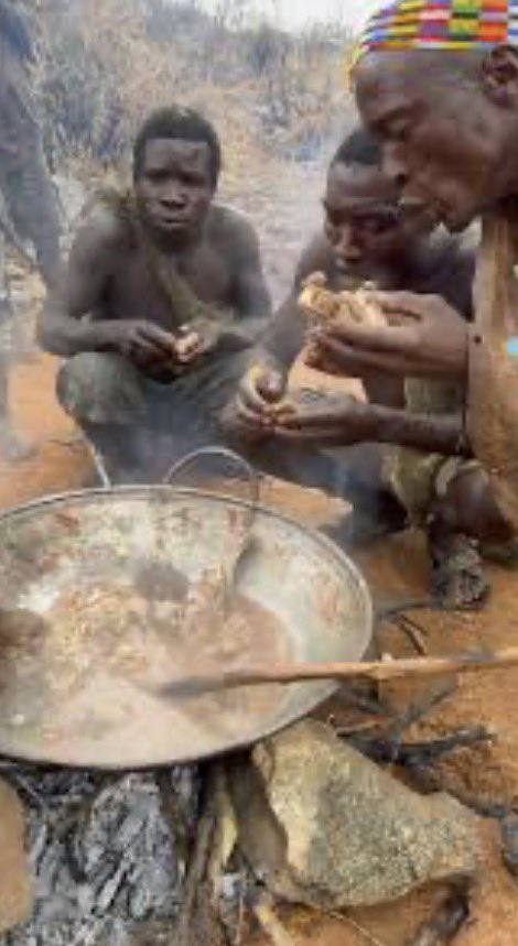 Phâtt Pöundagrâsz tweet media