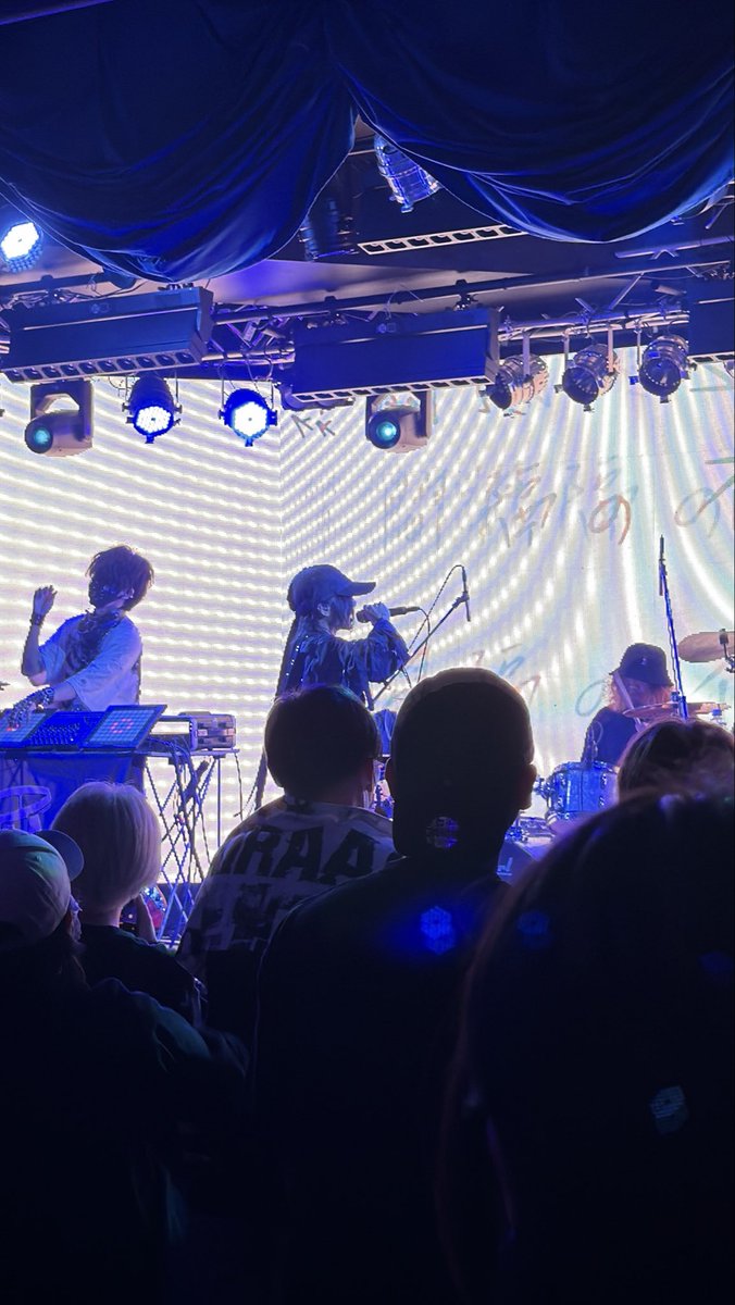 凛とする眼鏡 tweet media