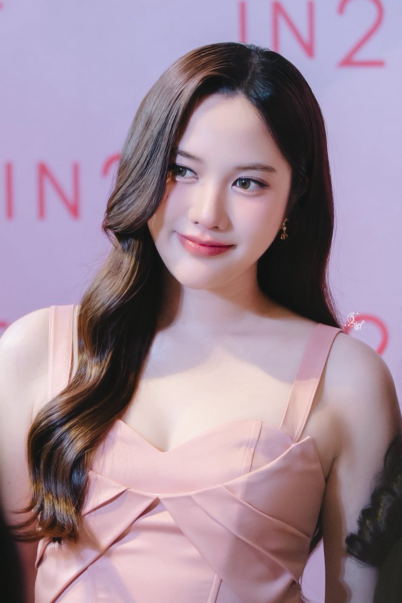 พี่ฟรีนสวยขนาดนี้ ก็เพราะใช้ #IN2IT น่ะสิคะ ✨

SAROCHA X IN2IT PRIMER
#IN2ITPerfectSkinWithFreen
#srchafreen