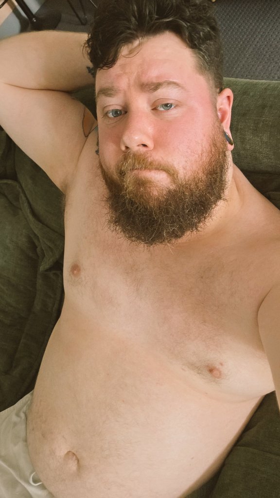 Bear face 🐻 belly🫃beers 🍻... (drinking cider actually but shhh)