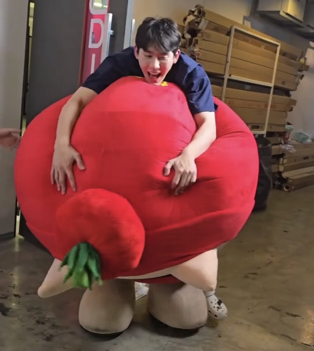 เอินไปฟอสบุ๊คแฟนคอน🦊🍅🧡❤️ tweet media