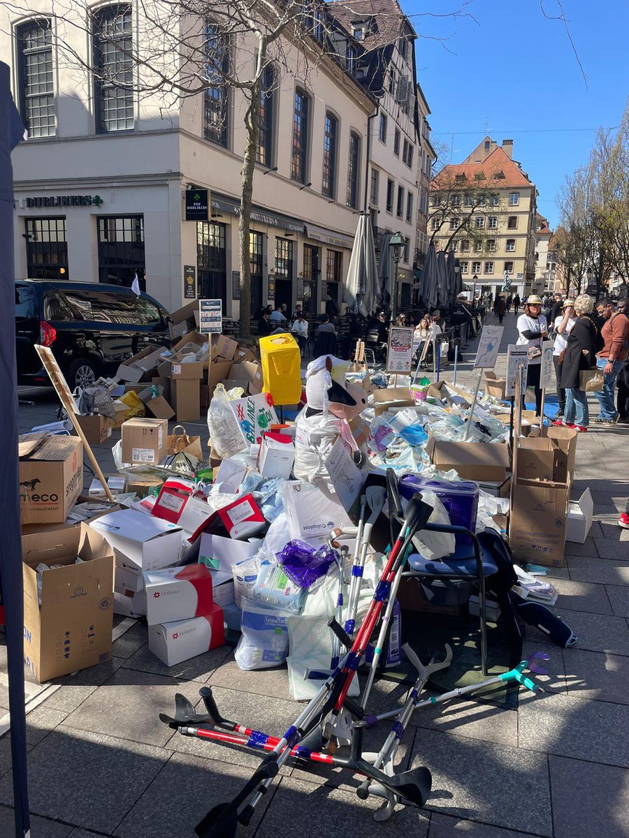 GhislaineSicre's tweet photo. Strasbourg #BalanceTonGaspi 👏
Merci aux mobilisés
👉 1,4 Md€ gaspillés/an
👉 matériel neuf jeté
💡 Réinvestir dans le soin à domicile & les IDEL
🎯 Moins de gaspillage = plus de soins
#InfirmiersLiberaux
@stephanie_rist @SebLecornu @ThomasFatome @CasanovaGaetan @Jordan_challier @yannickneuder @fredvalletoux @NicoleDubre17 @davidlisnard