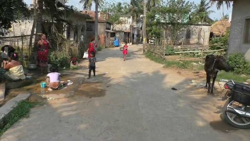 otvkhabar's tweet image. #ନାବାଳିକା_ନିଖୋଜ_ଅଭିଯୋଗ
-ପଟ୍ଟାମୁଣ୍ଡାଇ: ୮ ବର୍ଷର ନାବାଳିକା ନିଖୋଜ ଅଭିଯୋଗ
-ରାଜନଗର ଥାନା ଚାନ୍ଦିବାଉଁଶମୂଳ ପଞ୍ଚାୟତ ବଡ଼କୋଳ୍‌ହା ଗାଁର ଘଟଣା
-ନାବାଳିକା ଜଣକ ମାମୁଁଘରୁ ୨ ଦିନ ହେଲାଣି ନିଖୋଜ ଥିବା ସୂଚନା
-ନାବାଳିକାକୁ ଖୋଜୁଛନ୍ତି ଦମକଳ ବାହିନୀ ଓ ସନ୍ଧାନୀ କୁକୁର
#Pattamundai #MissingChild #SearchOperation #OTV