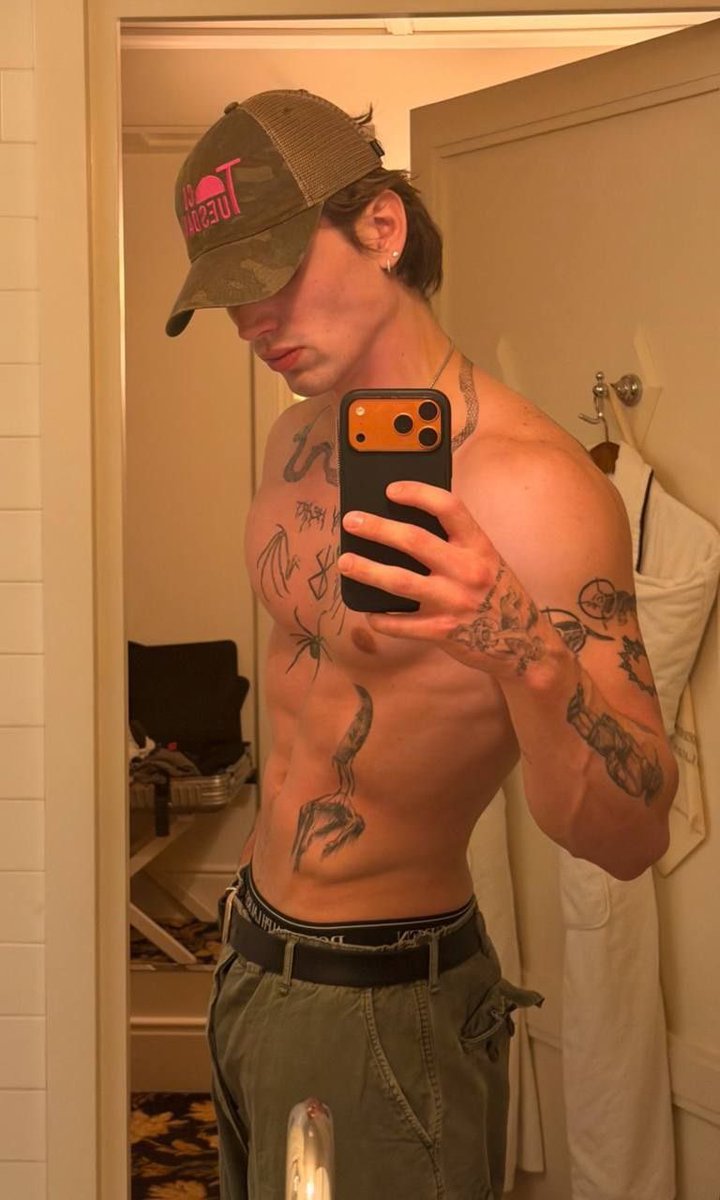 jockforced's tweet photo. Do I have your attention now? https://t.co/OQiU0ySa8l