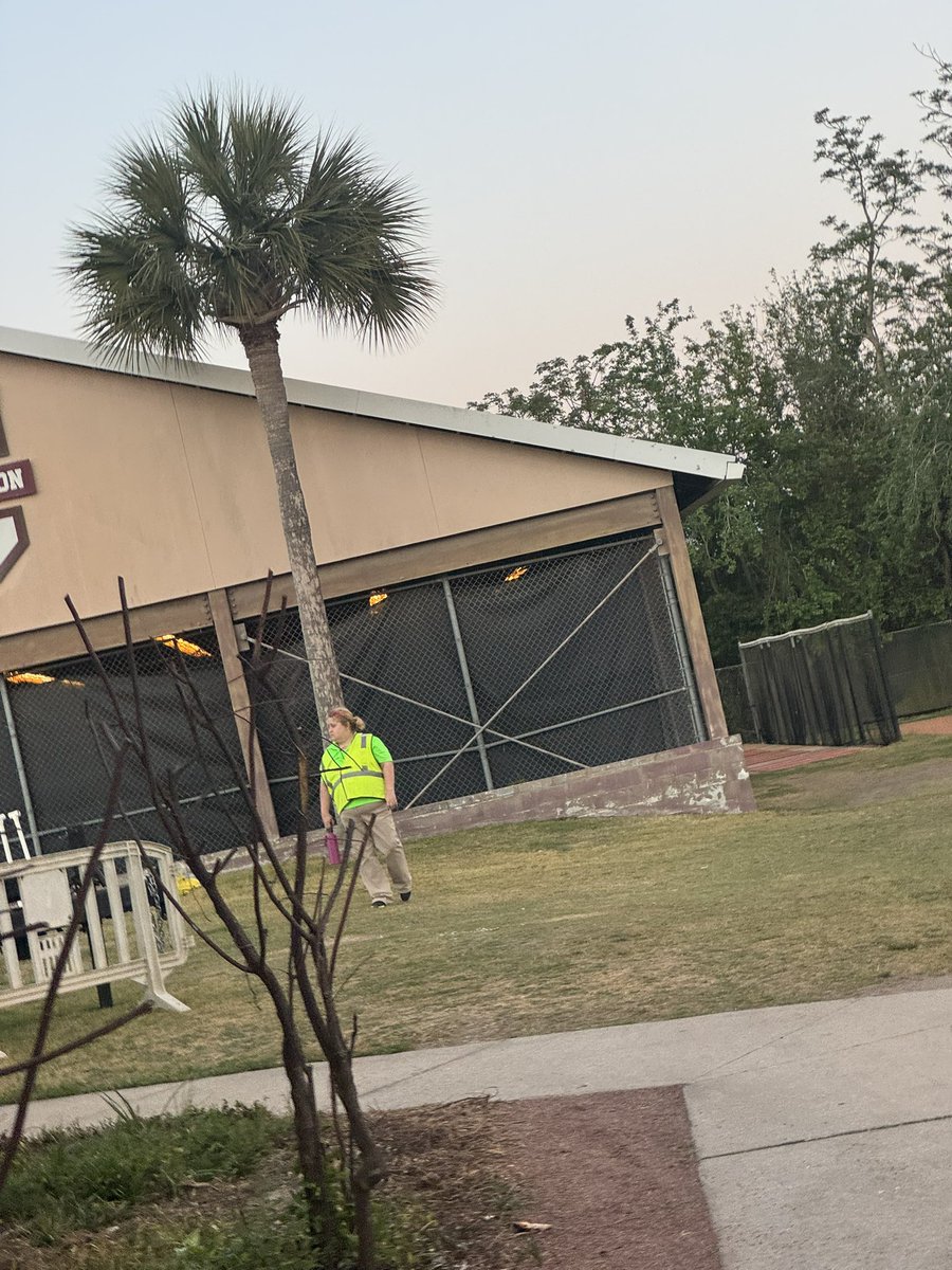 Mike “levitating hat” Studdler tweet media