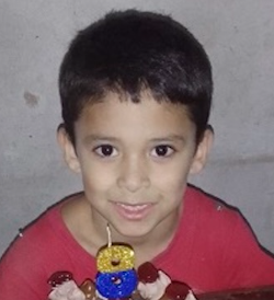 Thiago Yutiel Páez tiene 8 años, desapareció el 6/3/26 en Villa Fiorito, Lomas de Zamora, provincia de Buenos Aires. Se hizo la denuncia. Por favor compartir y avisar #Urgente a la policía local, o al☎️ 911    

#LomasDeZamora #BuenosAires