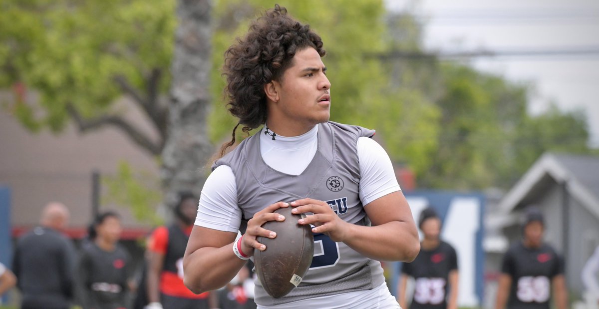 BlairAngulo's tweet photo. Santa Ana (Calif.) Mater Dei class of 2028 quarterback Russell Sekona picked up an offer from UCLA on his visit to Westwood where he saw the Bruins kick off spring practice for the first time under coach Bob Chesney. It's a significant one early:  https://t.co/j1SfqGi3Lv https://t.co/AIdodT72oX