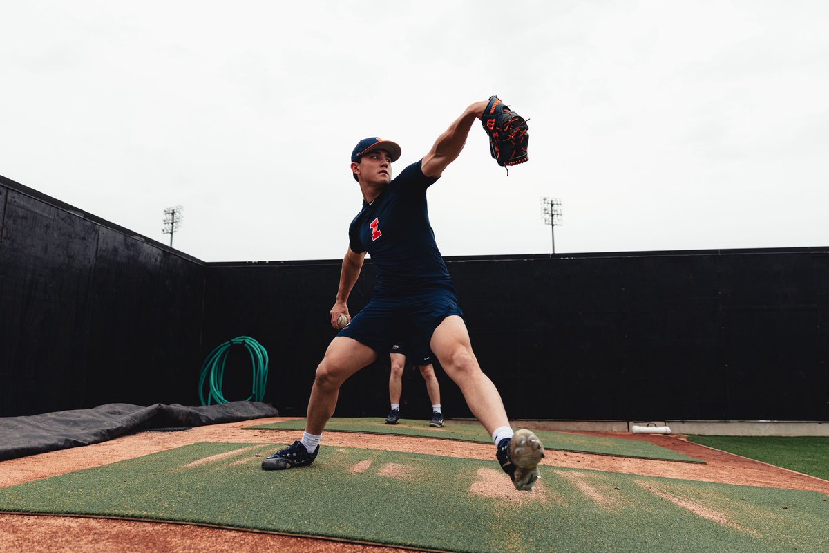 Illinois Baseball tweet media