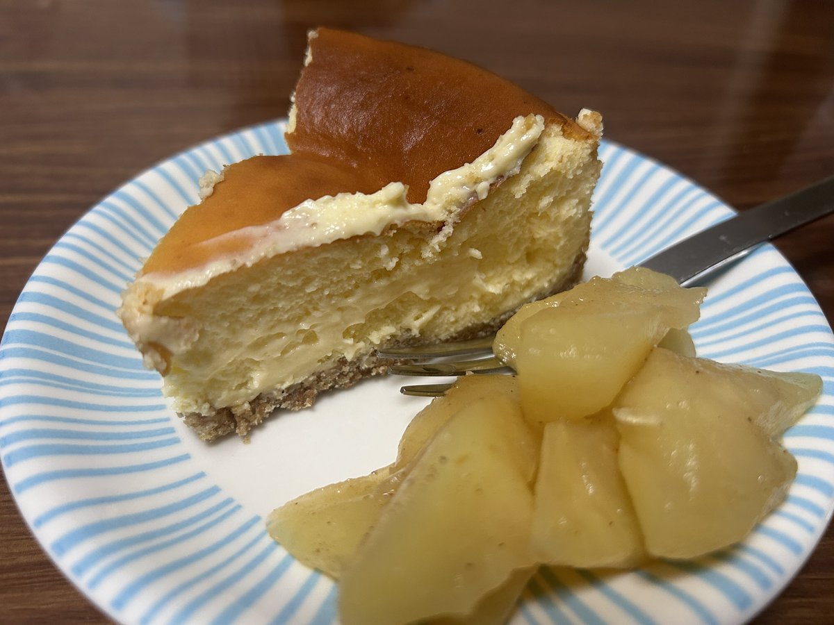 MadForMaple's tweet image. Homemade cheesecake and spiced apple!!! 🍎 delicious iOS and a half. My wife is prepared from scratch. Top notch!!! I'm spoiled! ☺️💕 #yummy #delicious