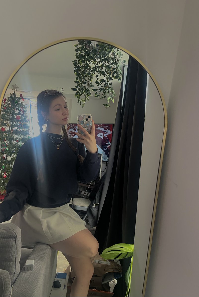 JFHaileyy's tweet photo. 𝐜𝐡𝐢��� 🤍 https://t.co/NgexKiKaMo