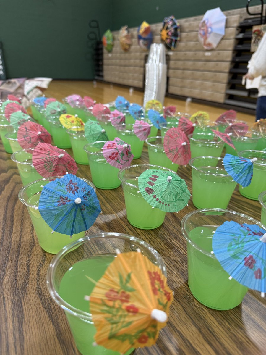 StrivingArts23's tweet photo. Our Umbrella Show and Bake sale was a blast! Winners will be announced soon! #Atownart #CreateInspireRepeat @Atown_art21 @ACSD_MH @DrPMilcetich @AHS_SeanBaker @torresv4msu https://t.co/B0wII0zlvz