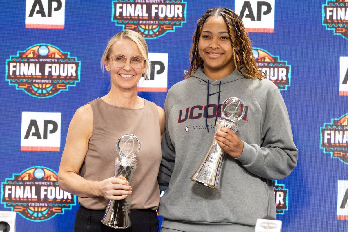 StorrsCentral's tweet photo. True Husky Greatness Right Here 🔥🏆 https://t.co/SS51xRa6xU