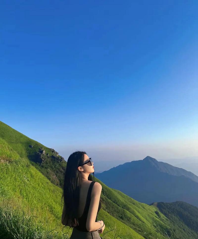 Rayvesful's tweet photo. Woke up to mountain mist, chased waterfalls till sunset—nature’s best lullaby Nah, it’s the rush of a hike that makes the view worth every step. https://t.co/HO4ySpxq9f