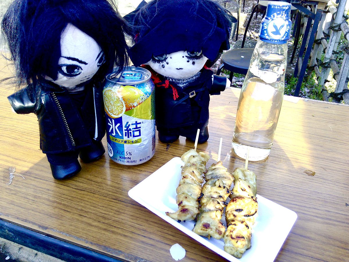 昨日
下手組とお花見してきました🌸

風強くて
桜吹雪が奇麗だった