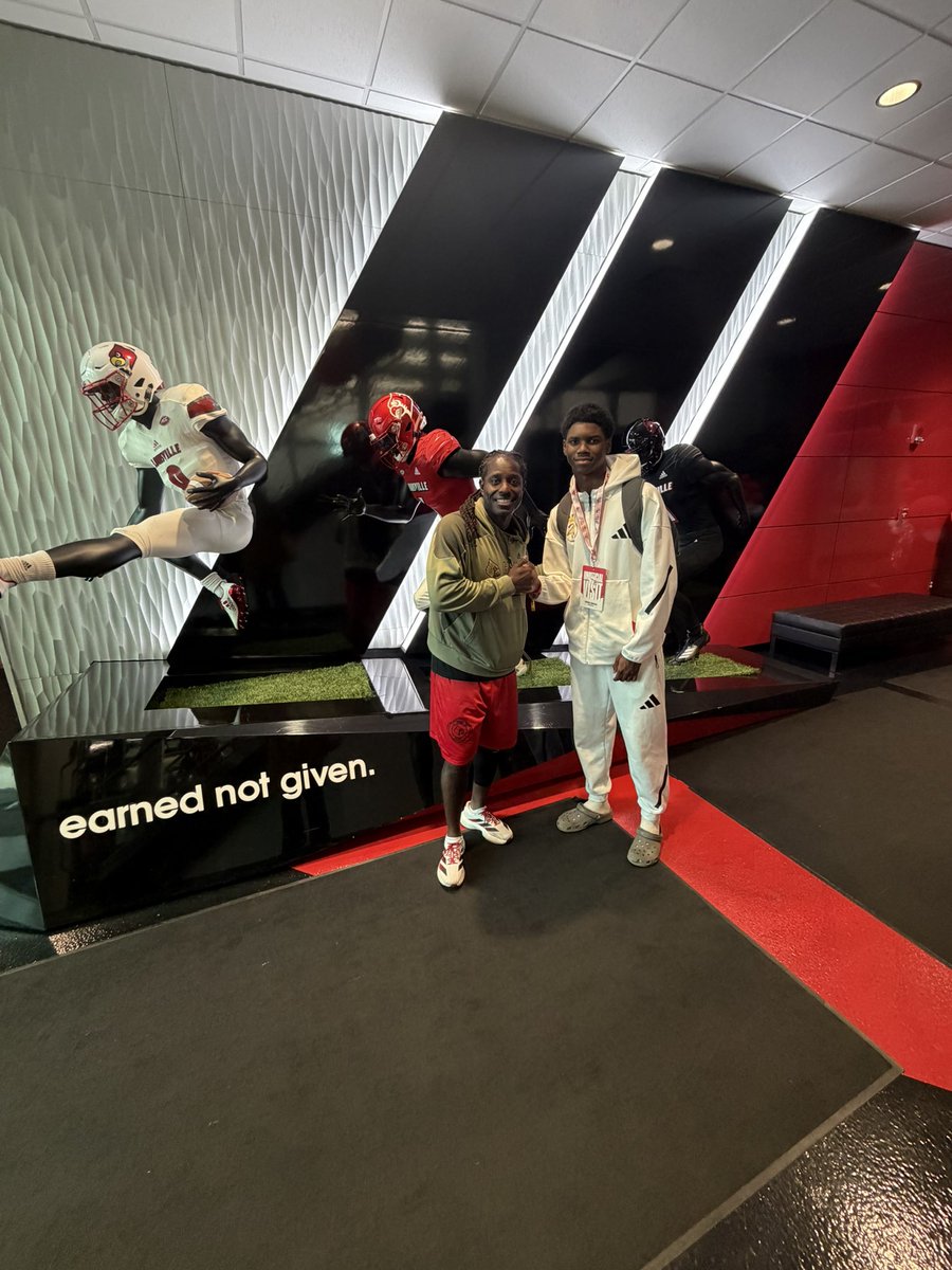 #AGTG Blessed to receive (a)n offer from the University of Louisville <a href="/deionbranch84/">Deion Branch #83 #84</a> <a href="/Brohm_Brady/">Brady Brohm</a> <a href="/CoachNateUofL/">Nate Dennison</a> <a href="/CoachGWright/">Greg Wright</a>  <a href="/adamgorney/">Adam Gorney</a> <a href="/247Sports/">247Sports</a> <a href="/TheUCReport/">Billy Tucker</a> <a href="/AnnaH247/">Anna Adams</a>