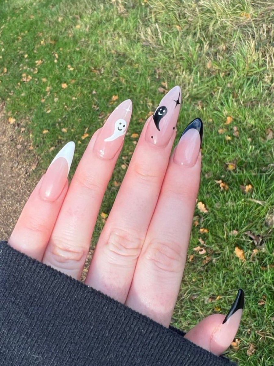 xstelllabroke's tweet photo. my beautiful new halloween nails. send $55 to cover it. 

findom findomuk paypig humanatm brat goddess mistress dominatrix domme femdom nail sub pedicure https://t.co/QBCIWD1ihi