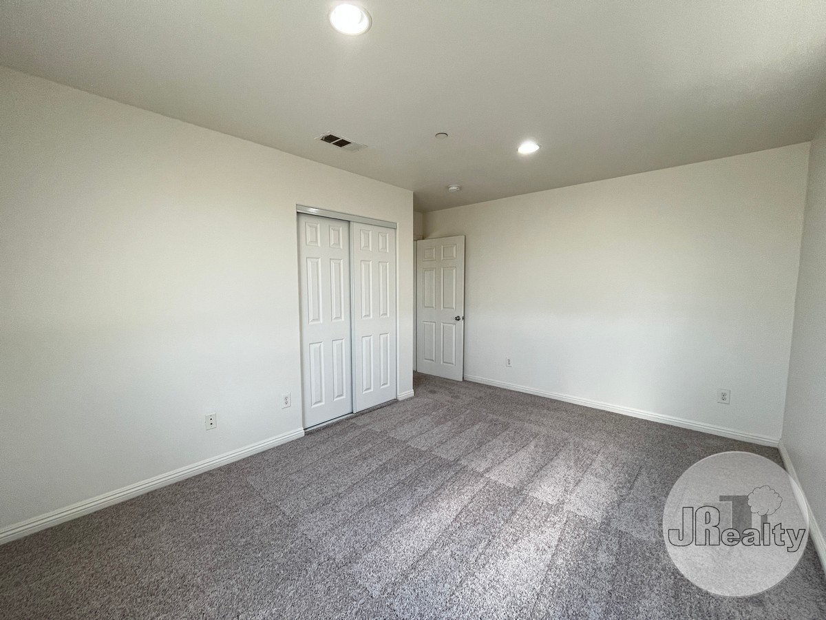 jrealty's tweet image. 8416 Hooper Ave, Los Angeles, CA 90001 

For showing: jrealty.rentkabob.com/rental?a=8416_…

#JRealty #PropertyManagement #LosAngeles #duplex #forrent #forlease

Listed by Dylan Gallagher DRE# 02036528