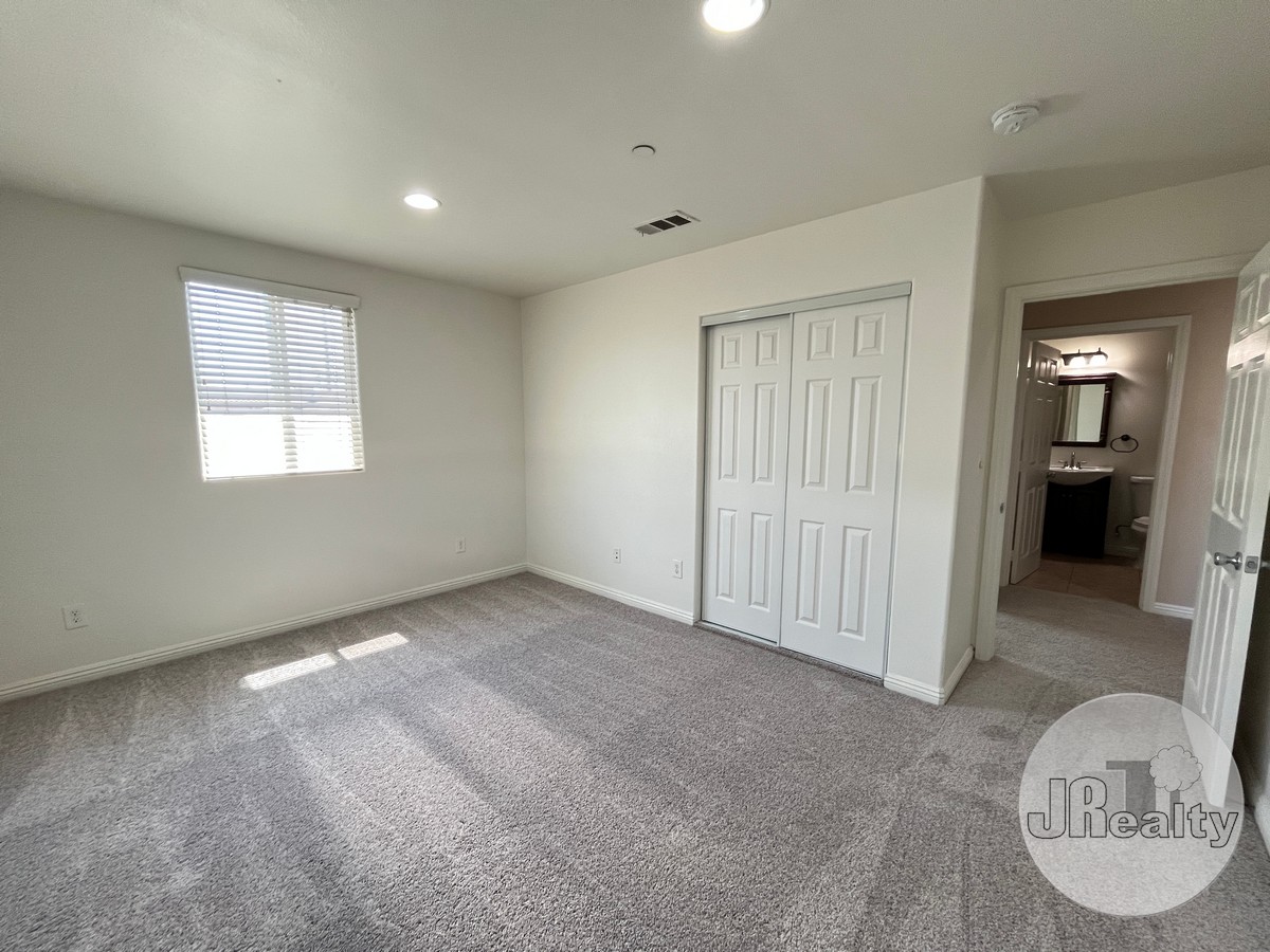 jrealty's tweet image. 8416 Hooper Ave, Los Angeles, CA 90001 

For showing: jrealty.rentkabob.com/rental?a=8416_…

#JRealty #PropertyManagement #LosAngeles #duplex #forrent #forlease

Listed by Dylan Gallagher DRE# 02036528