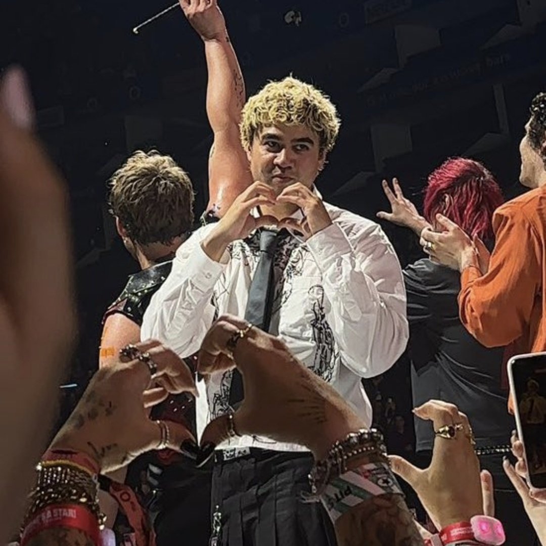 iva is seeing 5sos this month ! ☆ tweet media