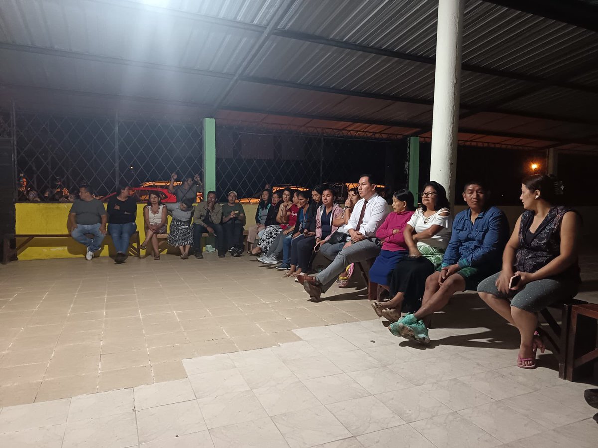 📍PARROQUIA TARQUI 
📌Barrio Baneños 

La Tenencia en coordinación con la directiva, socios del barrio y <a href="/PoliciaEcuador/">Policía Ecuador</a>, realizaron la reunión de seguridad, para tratar temas de vital importancia el sector.