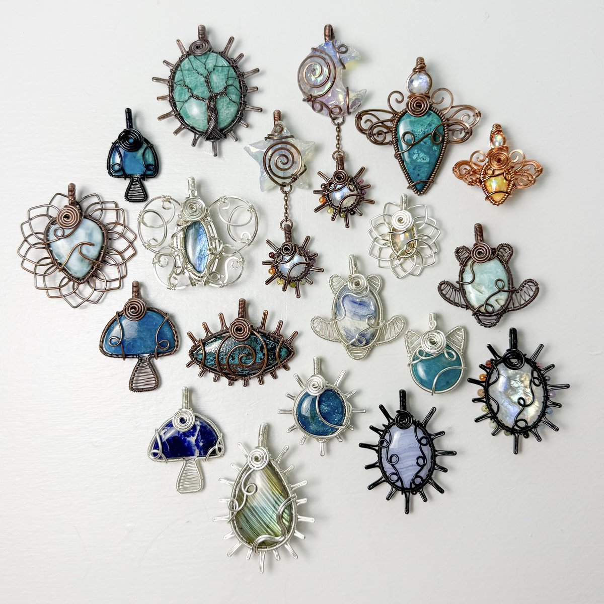 mildhippie's tweet photo. celestial sea pendant collection is now up &amp; ready for you to bring them home 🌟🌊🧜🏻‍♀️

go treat yourself to a mildhippie pendant!! I’ll be shipping tomorrow morning so it can come super fast to you!!

lynk in my byo &amp; below <3 https://t.co/PpLS7wqiIu