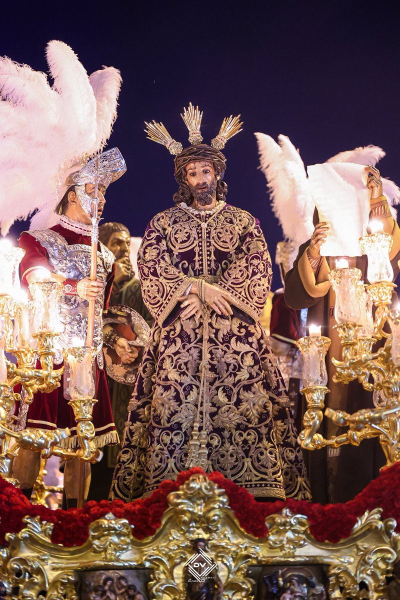 El hijo de la Esperanza 

#SSantaSevilla26 #Madrugá26