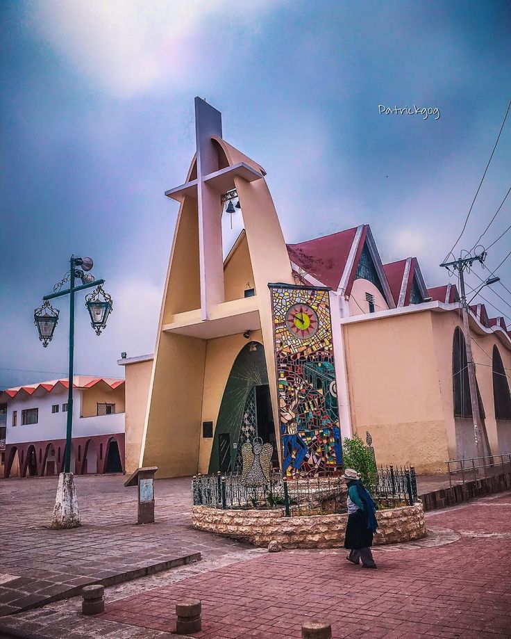 visitazuay's tweet photo. En este feriado, te invitamos a conectar con la espiritualidad y la fe de los azuayos a través de un recorrido por algunas de las iglesias más emblemáticas de la provincia. 🤩⛪
Conoce más en https://t.co/XgPdHS6tEc (sección Blog)
#JotaLloretPrefecto
#AzuayEsElDestino
#VisitAzuay https://t.co/6gqL5kIAVX