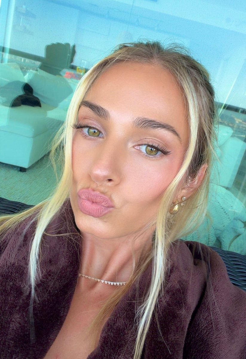 Alexa Adams 🩷 tweet media