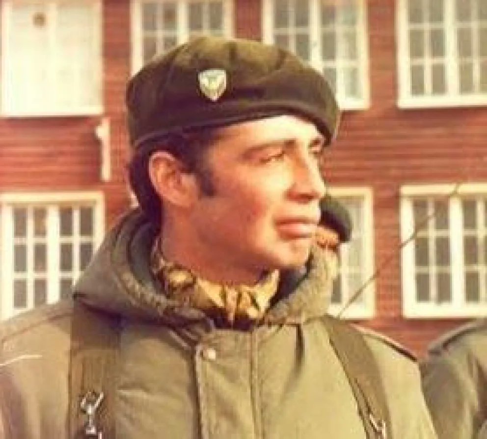 Diegof74noK's tweet image. Increíble y conmovedor escuchar al Ministro de Defensa @TGCarlosPresti hablando sobre nuestro HÉROE Roberto Néstor Estevez, ascendido a teniente primero post mortem. Su valor en combate durante la guerra de Malvinas trasciende generaciones. 🇦🇷🇦🇷🇦🇷🇦🇷🇦🇷🇦🇷🇦🇷🇦🇷🇦🇷🇦🇷🪖🪖🪖🪖🪖🪖