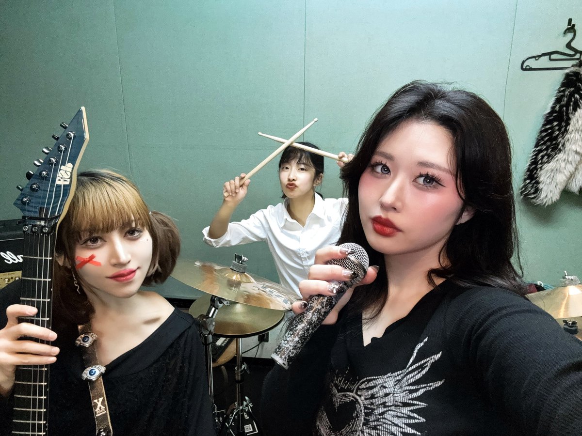 Loveyrinth tweet media